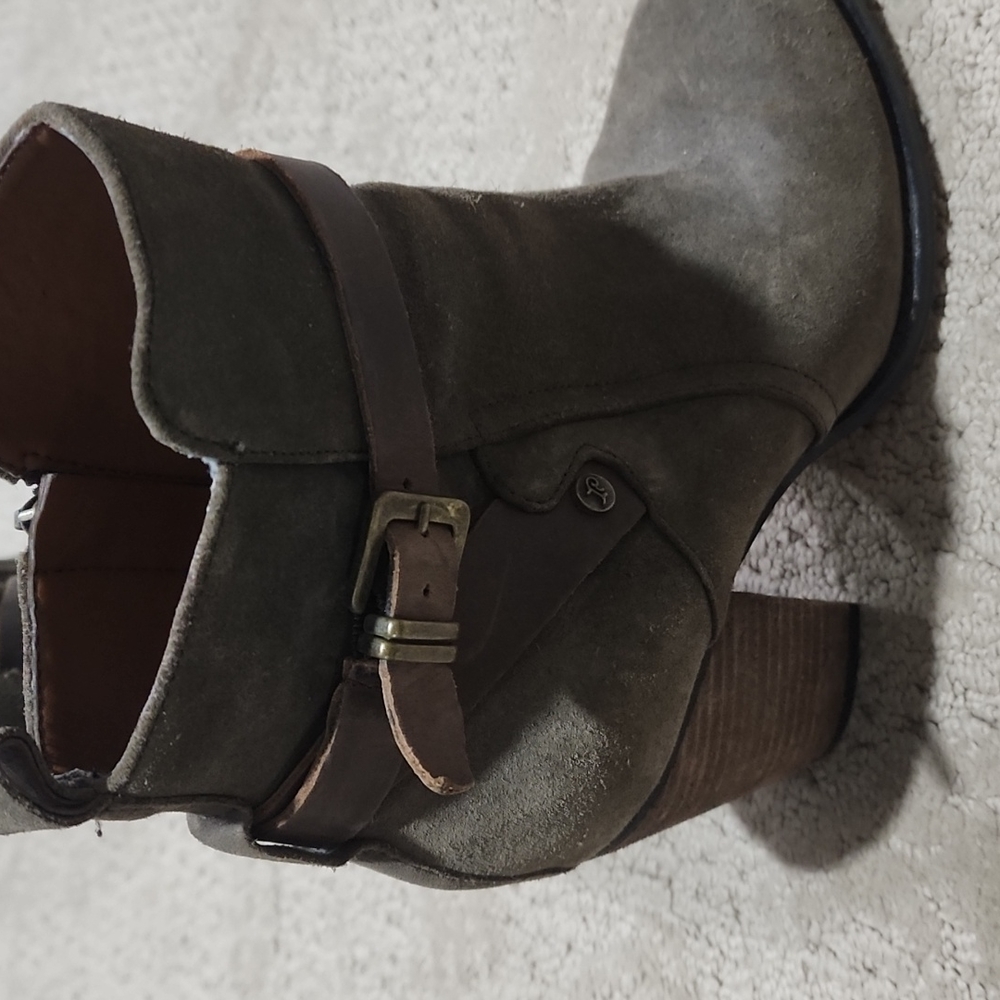 Ivanka Trump Boots - Picture 4 of 5